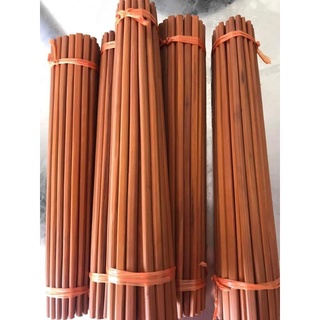 10 đôi đũa tre vót thủ công.
