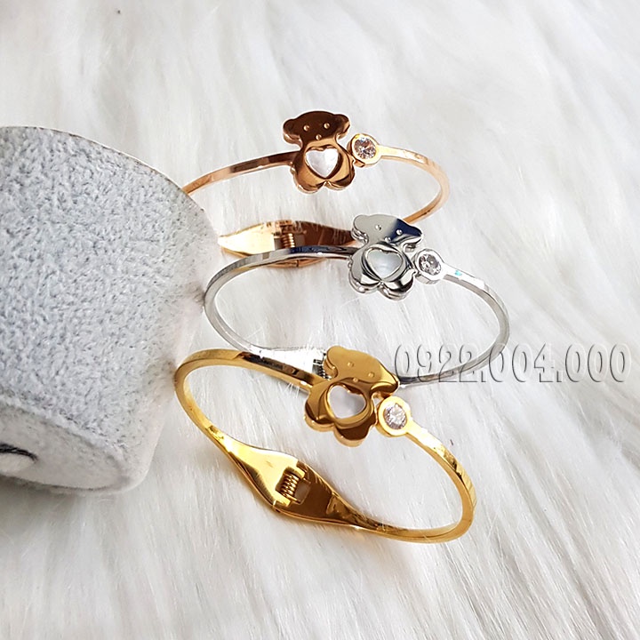 Vòng tay con gấu dễ thương.