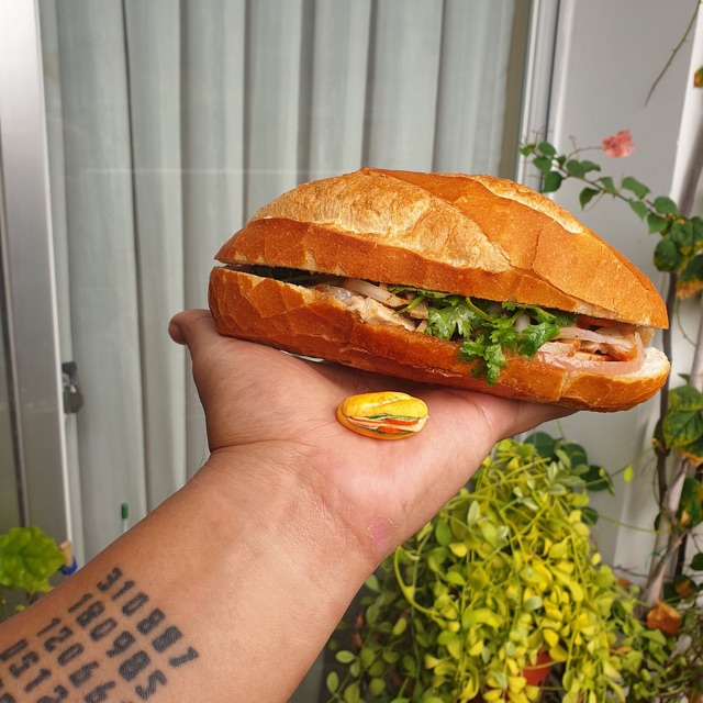 Bánh mì thu nhỏ bằng đất sét