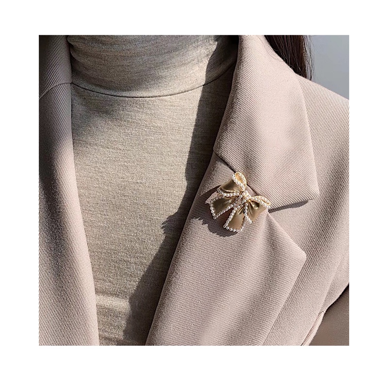 Ghim Cài Áo Hình Nơ Đính Ngọc Trai Dễ Thương