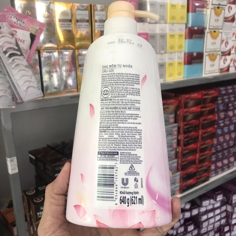 DẦU GỘI DOVE ÓNG MỀM TỰ NHIÊN TỪ HOA SEN NHẬT &amp; NƯỚC GẠO 640G