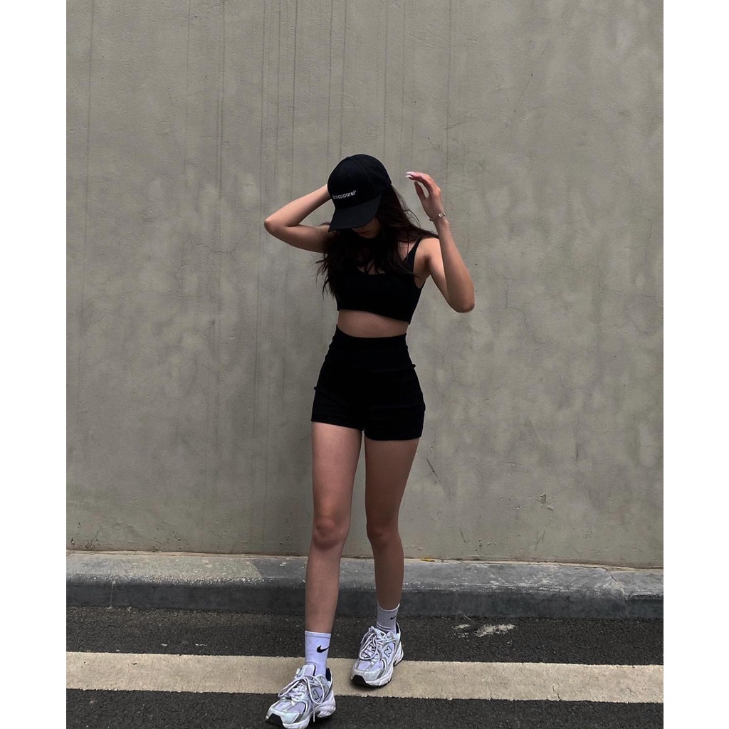 Áo thun nữ màu đen, Best Seller là min - BLACK KNIT BRA