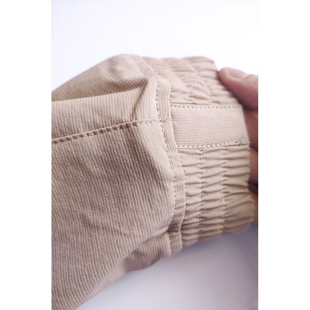 Quần jogger nam The GMEN Refreshed Jogger chất liệu kaki gió co giãn, sợi vải mát lạnh