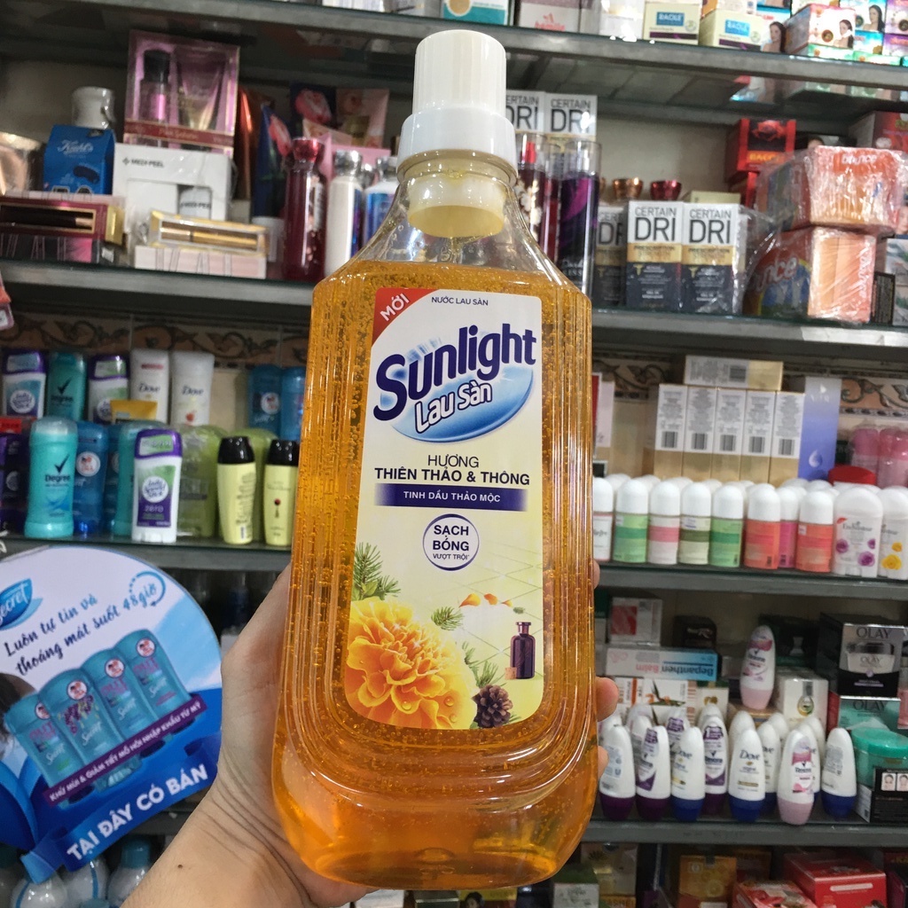 Nước lau sàn Sunlight hương thiên thảo chai 1kg