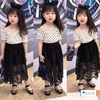 Set áo trễ vai váy ren bé gái