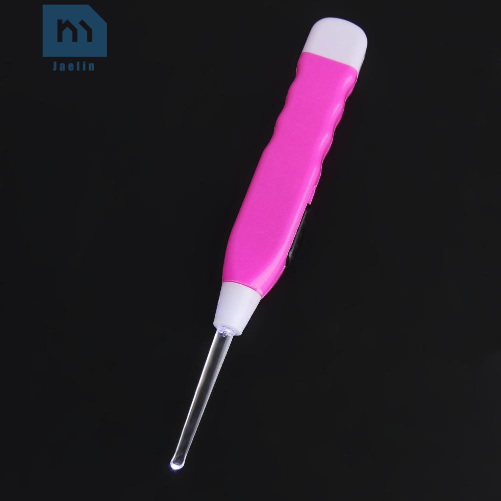 Dụng cụ lấy ráy tai có đèn LED