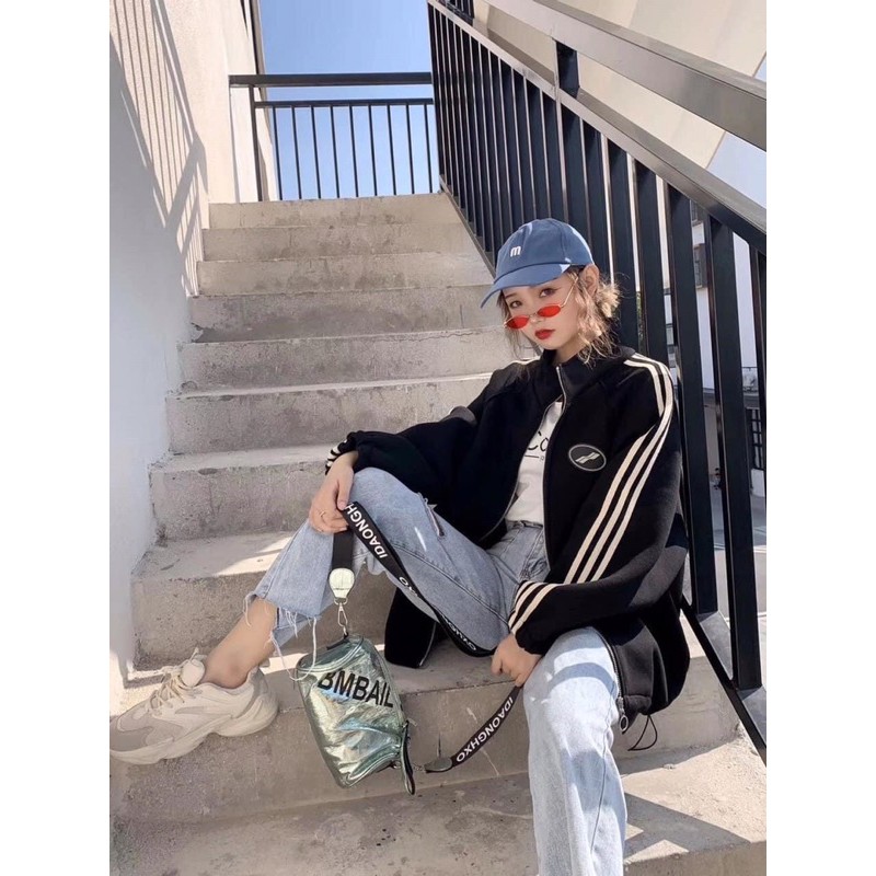 Áo khoác nỉ sọc tay huy hiệu tròn | BigBuy360 - bigbuy360.vn