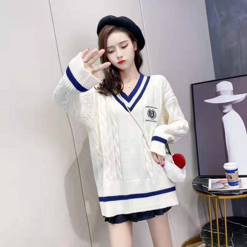 Áo len cổ chữ V dáng rộng thêu họa tiết phong cách phương Tây thời trang thu đông cho nữ