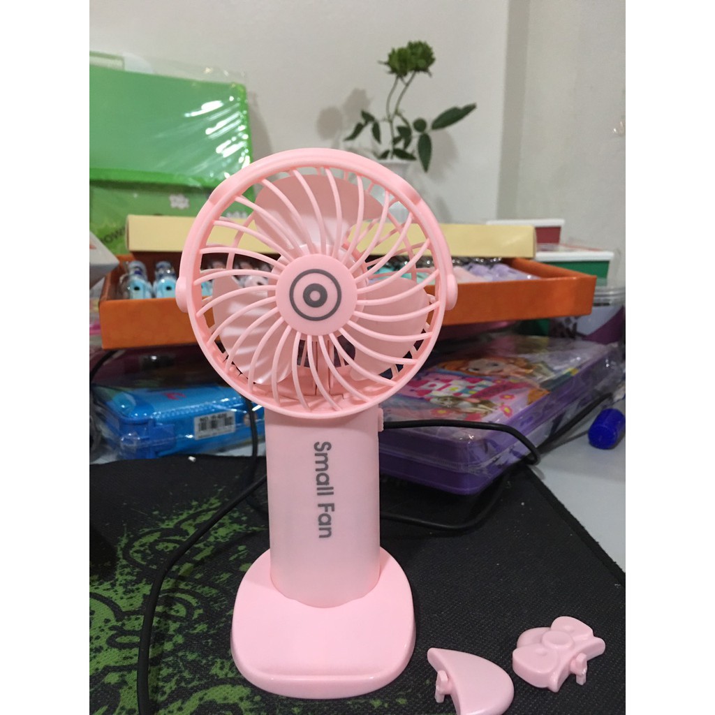 QUẠT CẦM TAY MINI TÍCH ĐIỆN SMALL FAN CÓ CHÂN ĐẾ ĐỂ BÀN ( CÓ DÂY SẠC USB)