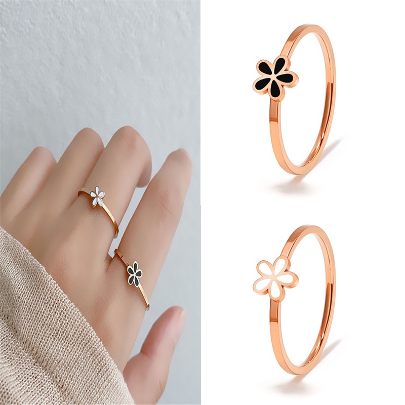 Nhẫn thép titan hình hoa cúc nhỏ màu trắng đen size 5-9 cho nữ