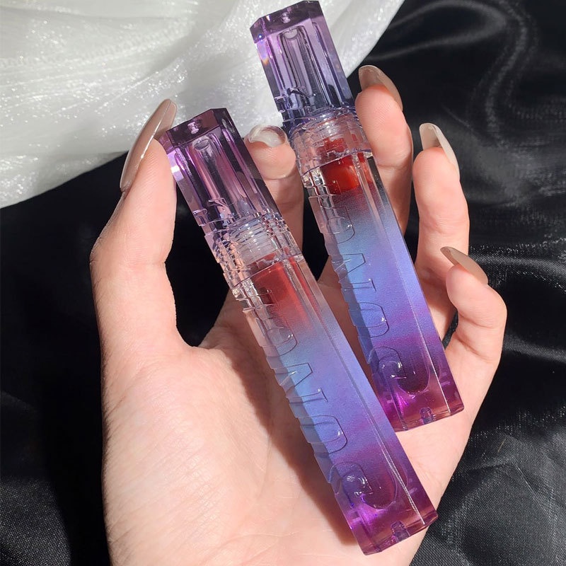 Son Bóng HELLOSTYLE Vỏ Tím Lên Môi Căng Mọng Tự Nhiên