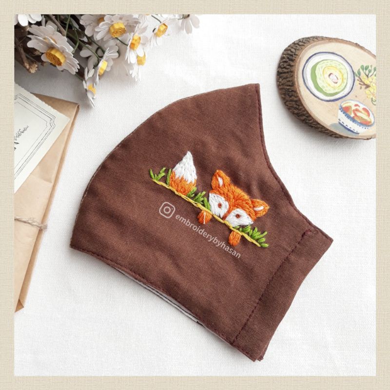 Khẩu trang vải 3 lớp linen, thêu tay con mèo, nhím, cáo và chim cú 🐦🐦🐦 | BigBuy360 - bigbuy360.vn