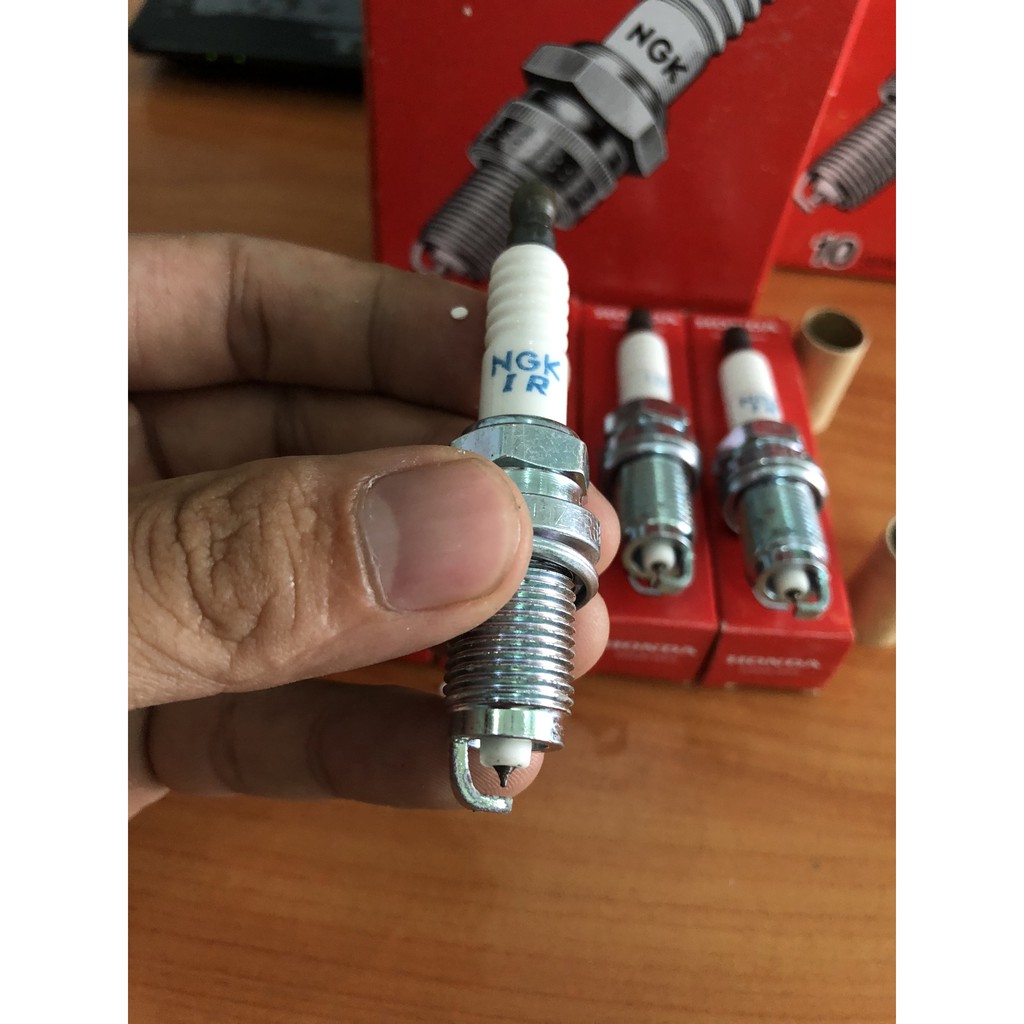Bộ 4 bugi Honda CRV Honda Civic Honda CIty Honda Accord Acura Element 2.0 2.4 3.0 chân kim