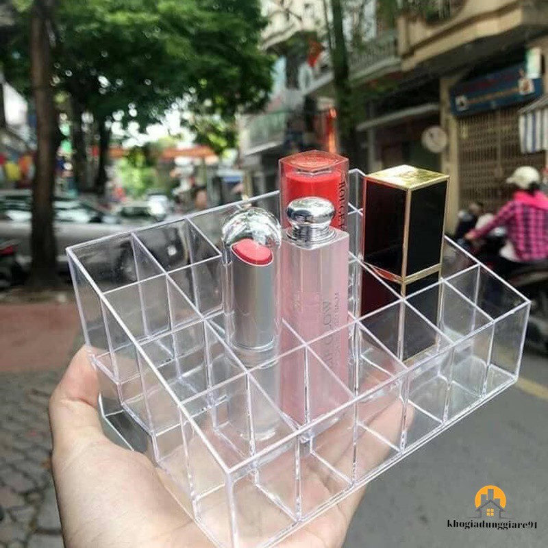 Khay kệ kiểu hộp đựng son 24 ô chứa được mỹ phẩm nhỏ cùng cọ trang điểm chất liệu Mika trong suốt