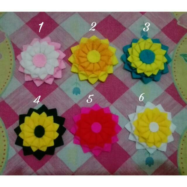 Souvenir Small Flower Brosss