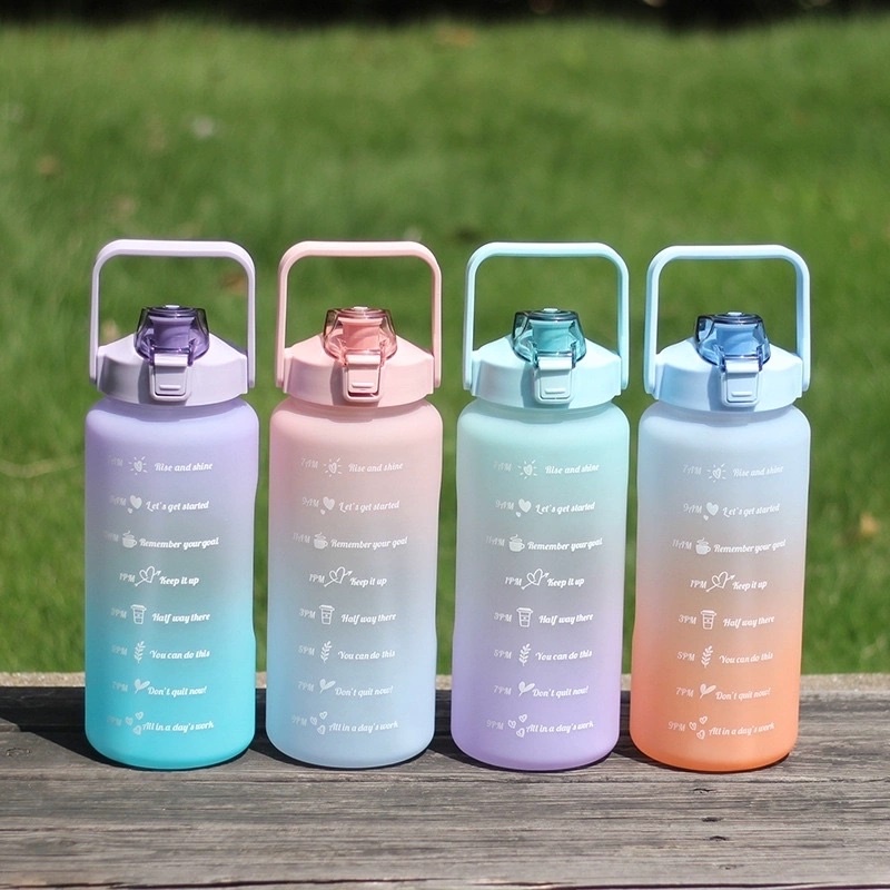 Bình nước Sports cute có ống hút vạch chia nhắc giờ nhắc nhở uống nước mỗi ngày full size 1 Lít / 1.4 Lít / 2 Lít