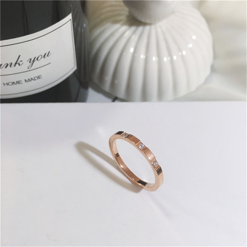 1 nhẫn đeo tay kim loại thiết kế đơn giản cho nữ