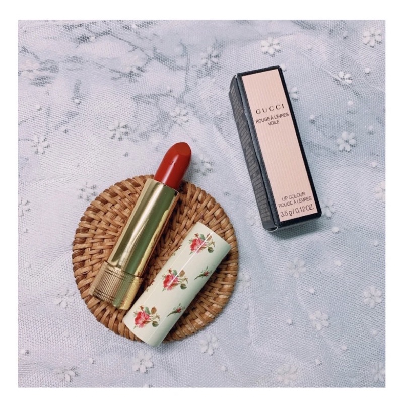 Son màu Gucci Lip Colour Rouge vỏ hoa 3.5gr