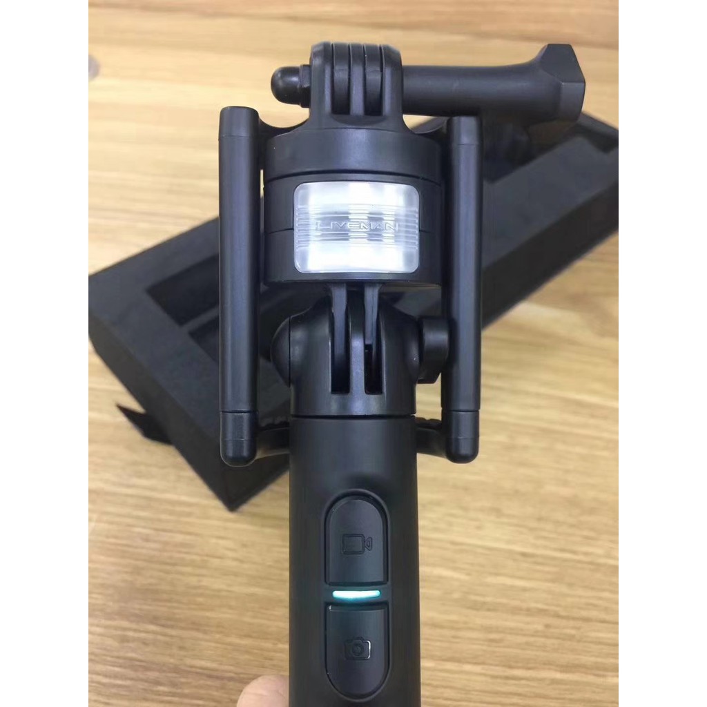 Gậy chụp ảnh tự sướng LIVEMAN S1 Selfie stick có đèn led bù sáng nhằm tăng độ sáng và chất lượng ảnh chụp