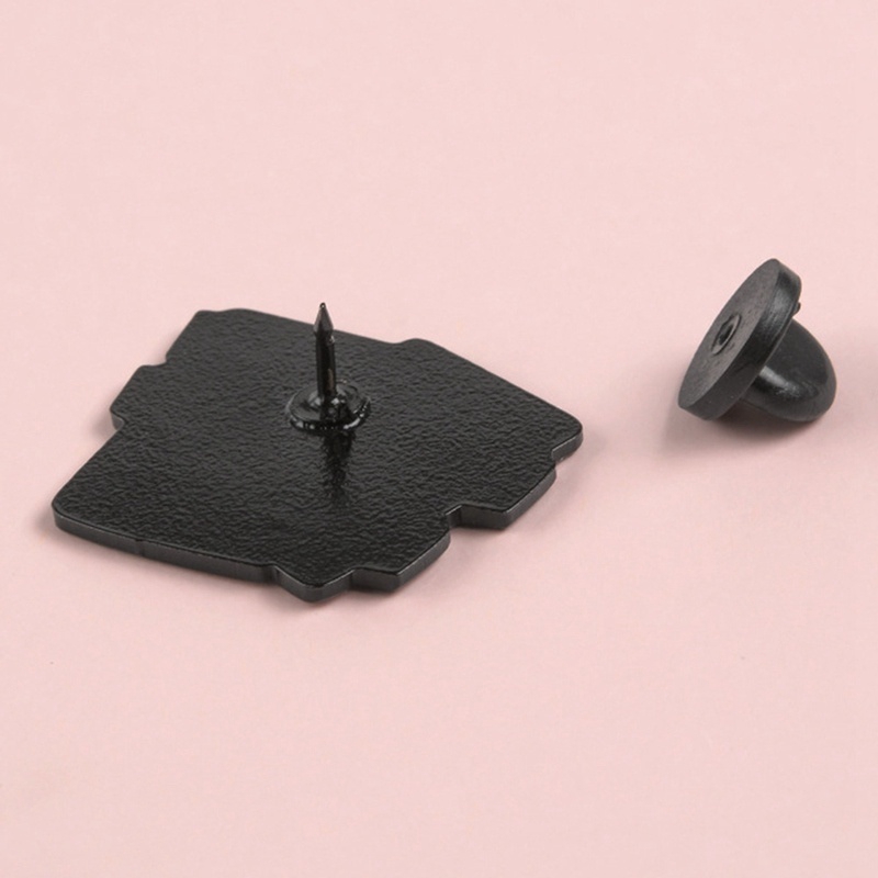 Hụ hiệu cài áo bằng kim loại xinh xắn độc đáo