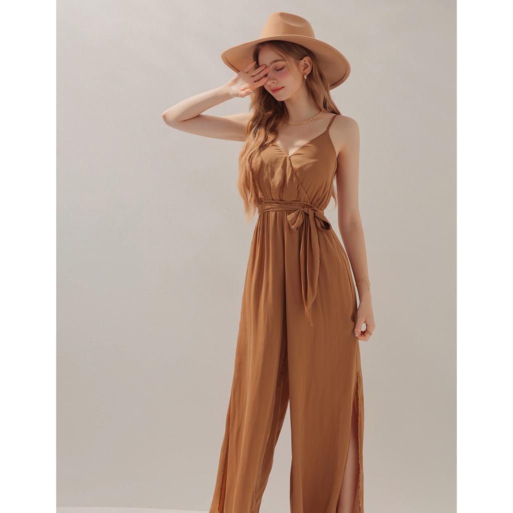 [Mã FAMALLT5 giảm 15% đơn 150k] Jumpsuit dài 2 dây cổ V xẻ bên nữ Air Space 2110128005