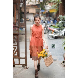 Váy cổ yếm thắt dây eo