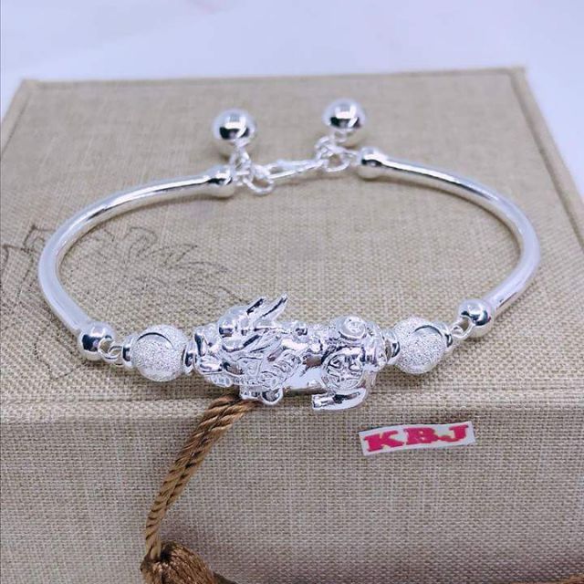 Lắc tay bạc nữ