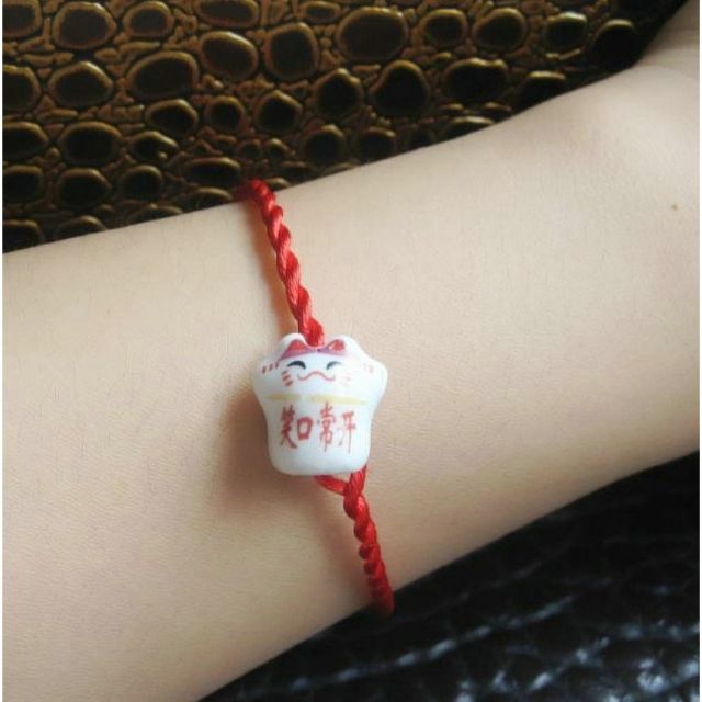 Vòng tay mèo sứ may mắn