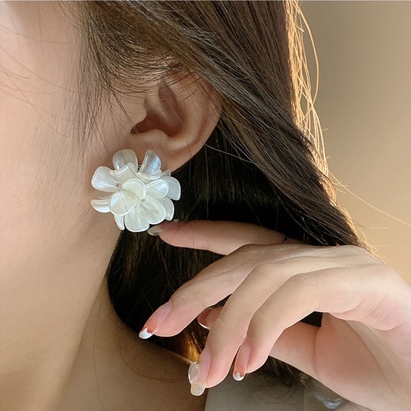 Đôi Khuyên Tai Hình Hoa Đính Ngọc Trai Thời Trang Cho Nữ