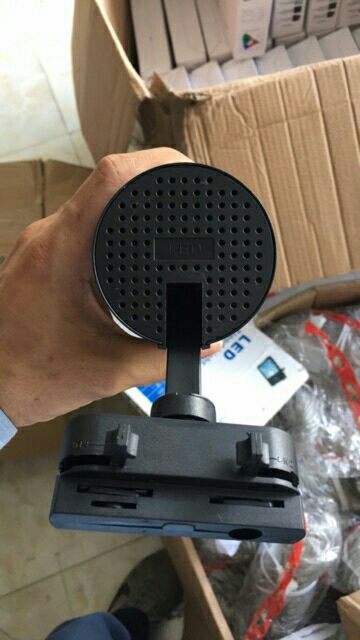 Đèn rọi ray cob 20w có ánh sáng trắng, vàng và trung tính