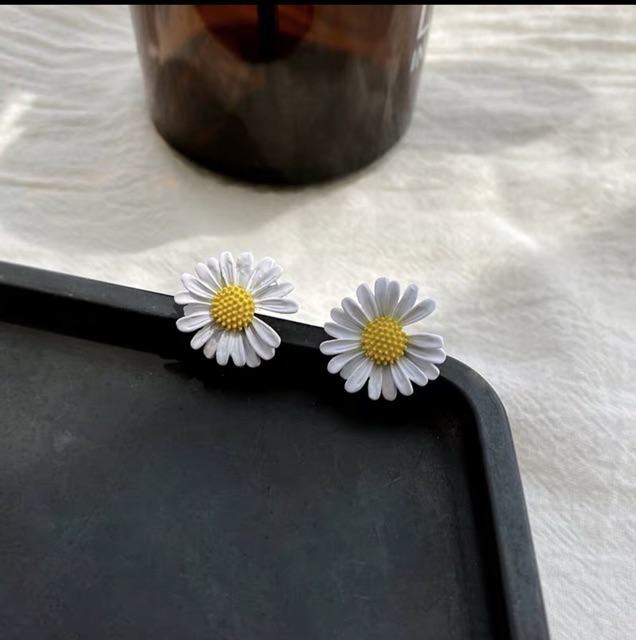 Hoa tai hoa cúc xinh