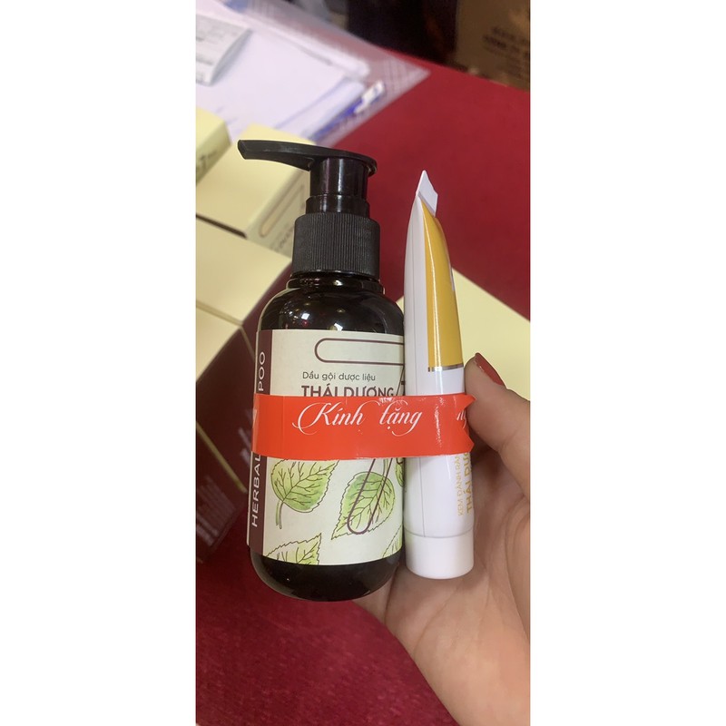 Dầu gội dươc liệu Thái dương 7 plus tặng kem đánh răng 100ml( tiện lợi khi mang theo so với chai 250ml) | BigBuy360 - bigbuy360.vn
