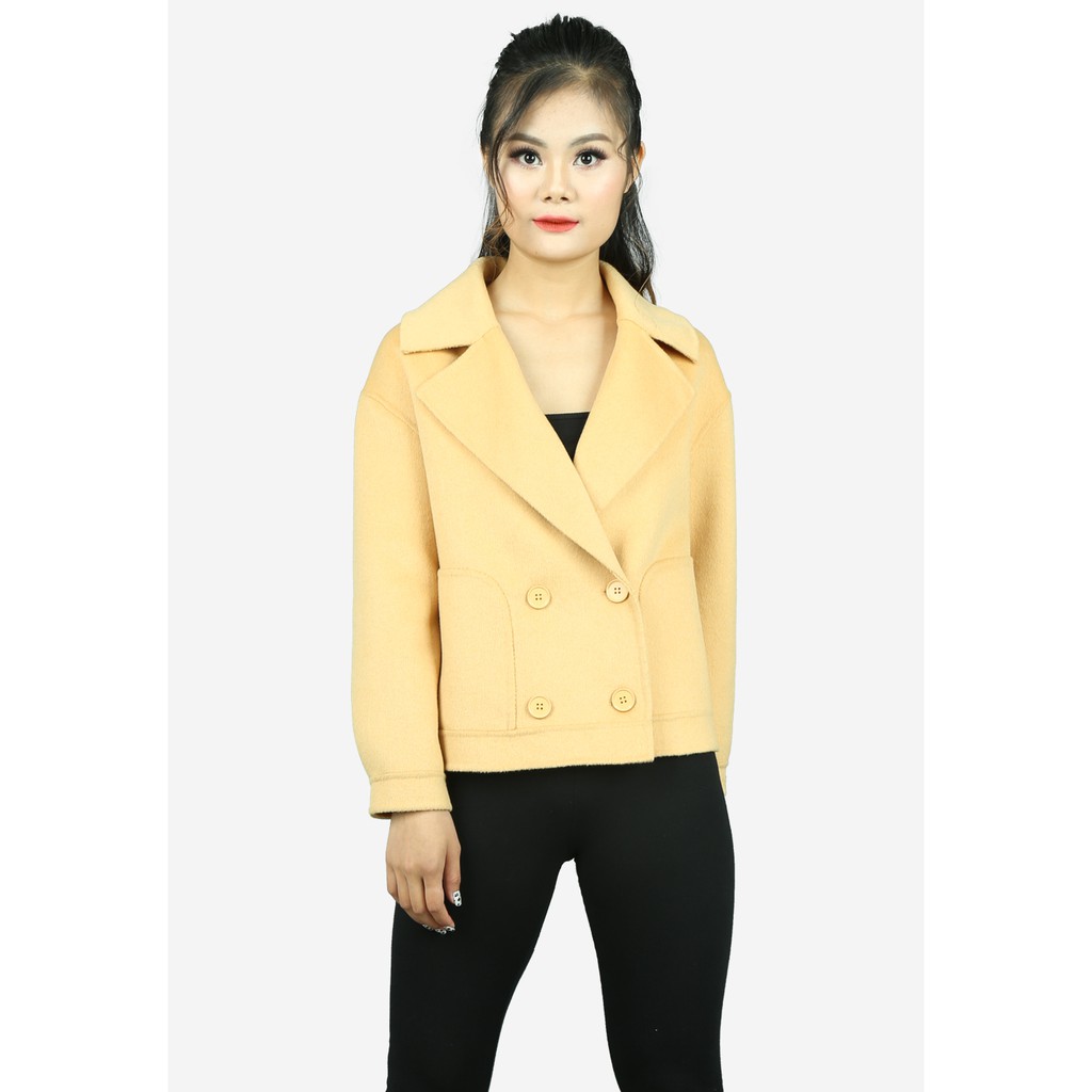 Áo măng tô tay dài dáng ngắn dạ lông cừu 2 mặt màu vàng cổ 2 ve 2 túi vuông ốp 4 khuy bo gấu The One Fashion AK32019VA