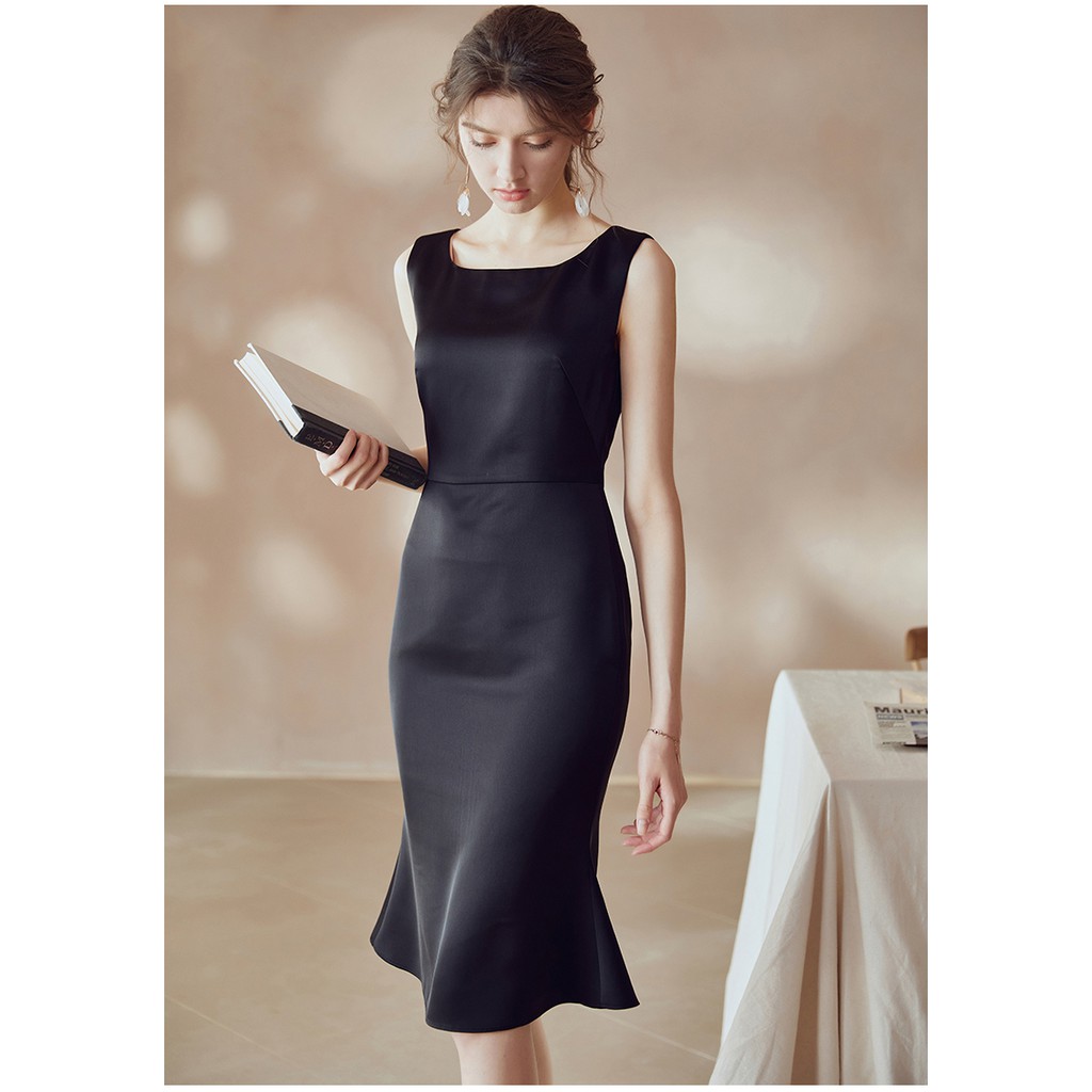 Đầm xòe tulip đen cổ vuông sát nách công sở