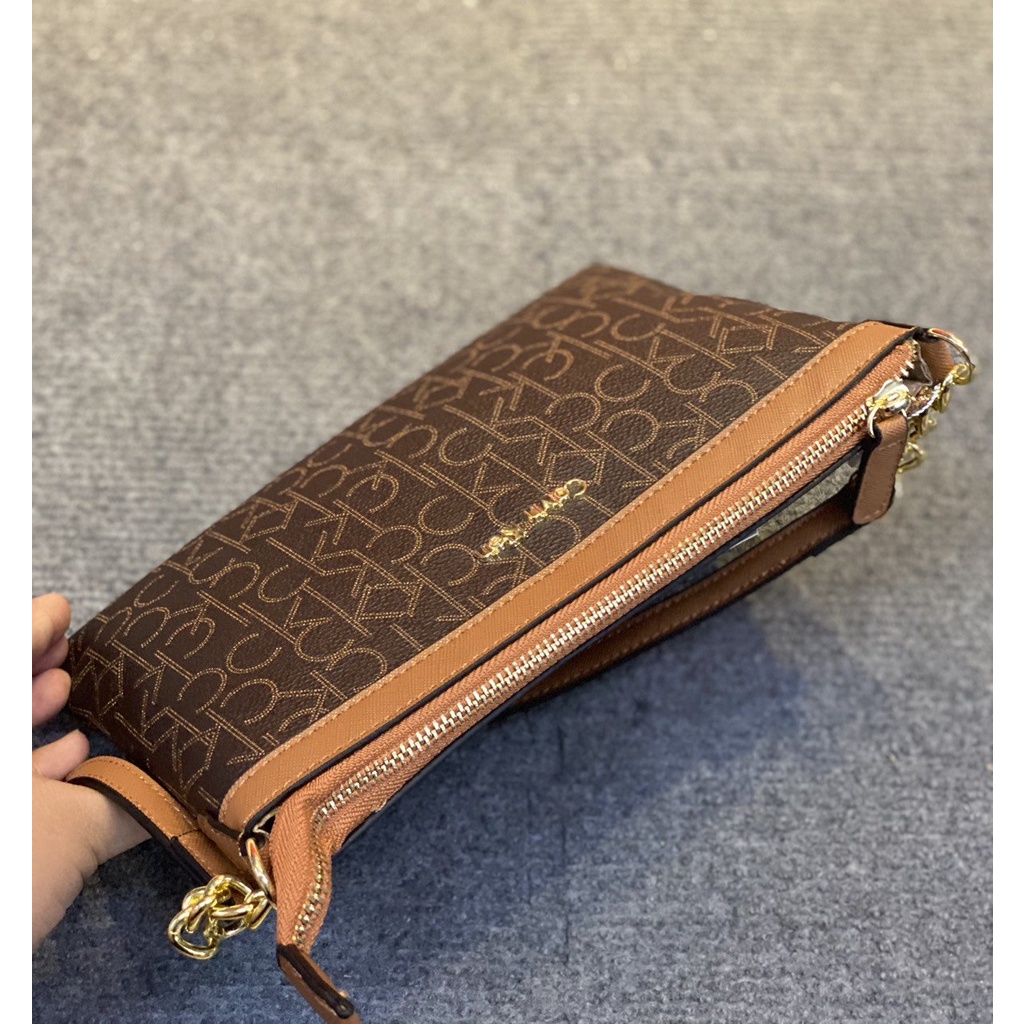Túi kẹp nách chữ C K size 22cm 2 dây đeo chéo