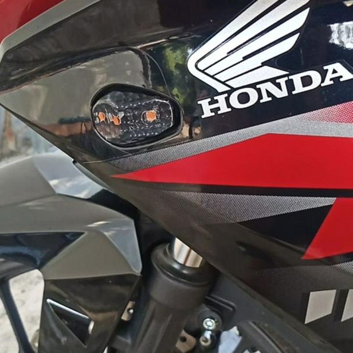 Cặp Đèn Xi Nhan Trước Hidu Kim Cương Con Bọ 3 Led Màu Vàng Lắp Winner X Exciter Msx Gsx Cbr