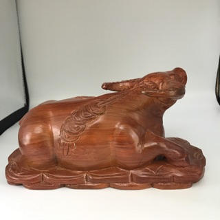 Tượng trâu gỗ hương 21x10