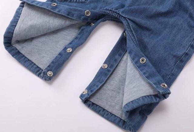 Yếm bò cho bé trai và gái hiệu Zara có khuy cài cho bé chất vải mêm nhẹ size nhí