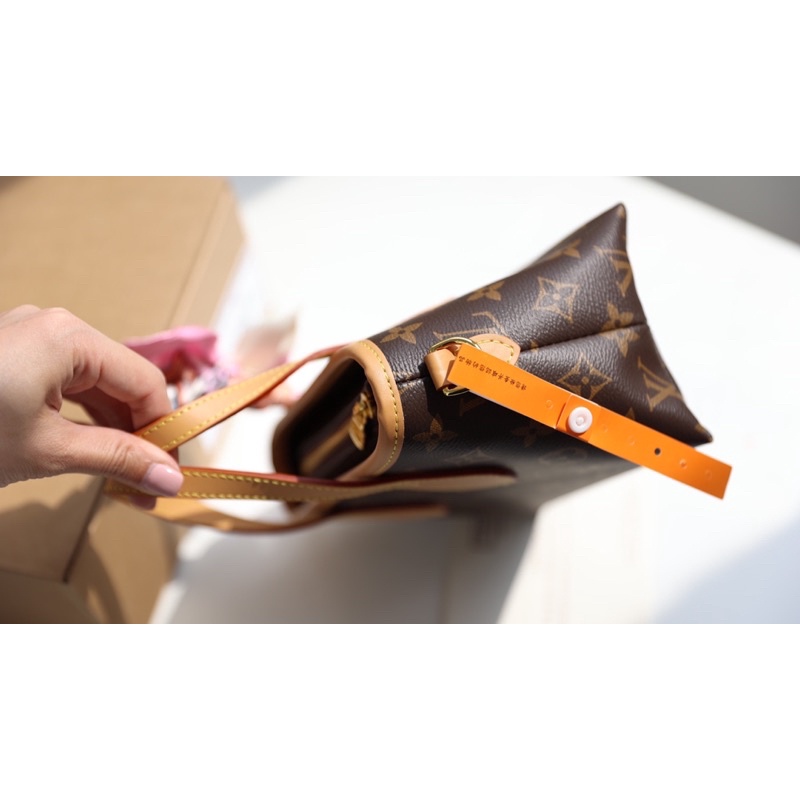 Túi quai xách LV kèm dây đeo size 18x13cm fullbox vip