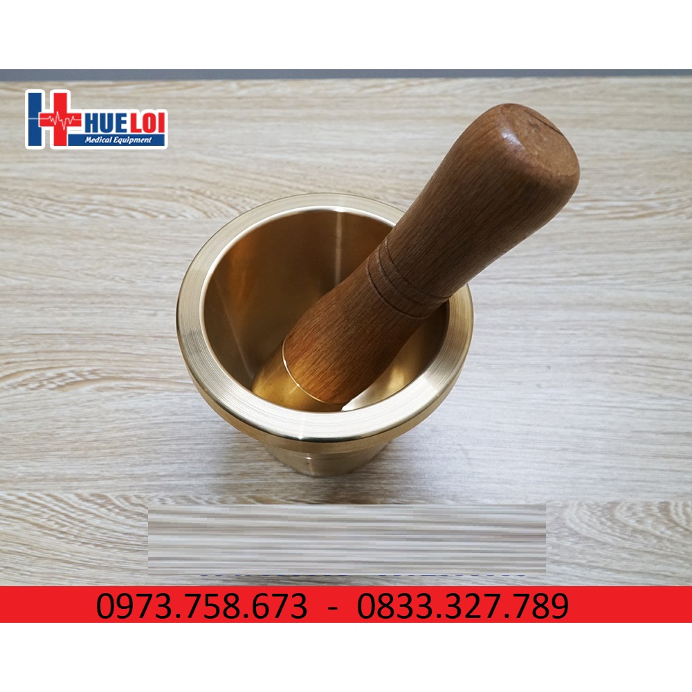 Chày cối giã thuốc bằng đồng.