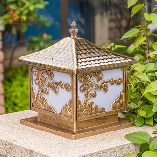 Đèn trụ cổng ngoài trời đèn trang trí thiết kế hoạ tiết cây tùng với chất liệu mạ đồng và thủy tinh cao cấp 9070