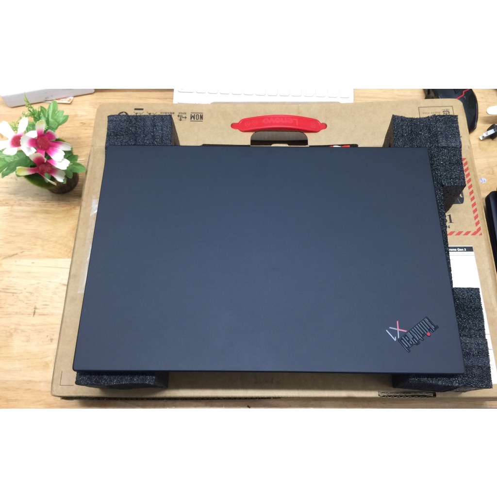 Máy tính Lenovo ThinkPad X1 Extreme Gen 3 Core i7-10750H/ 16GB/ 512GB,NVIDIA GTX 1650 Ti Max-Q 4GB/15.6 FHD IPS/ Finger