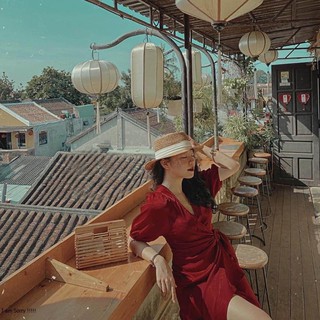 Váy maxi lụa xẻ đùi đỏ