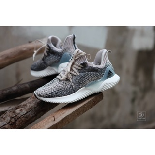 [video] GIÀY SNEAKER ALPHABOUNCE BEYOND MÀU XÁM