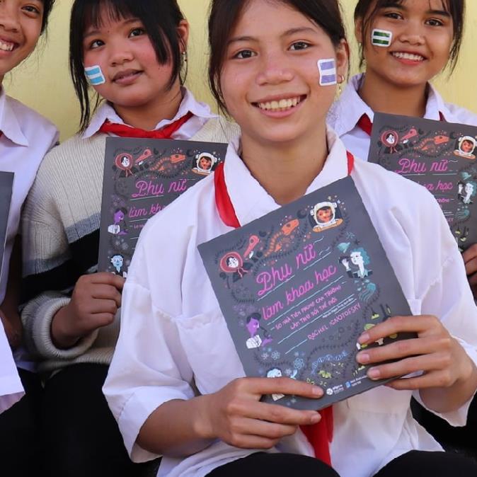 Sách - Phụ Nữ Làm Khoa Học: 50 Nhà Tiên Phong Can Trường Làm Thay Đổi Thế Giới - AlphaBooks