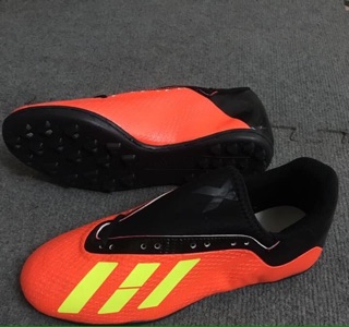 Giầy đá bóng  đinh thấp x18