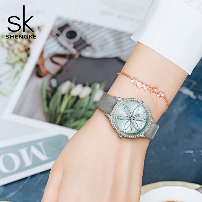 Đồng Hồ Shengke K0146 Mặt Họa Tiết Hoa Dây Đeo Bằng Da Dành Cho Nữ
