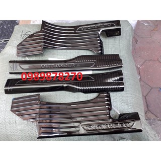 Ốp bậc trong TITAN xe Mitsubishi Outlander
