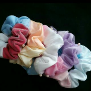 Scrunchies cầu vòng xiêu cute luôn nha 😊😊