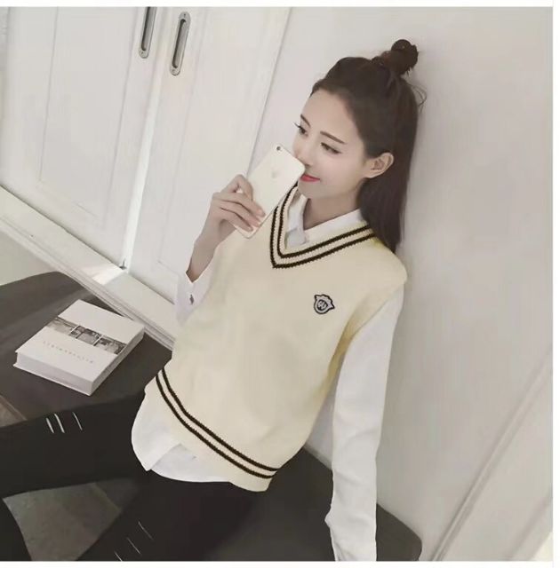 Áo len gile huy hiệu